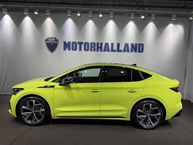 Grön Begagnad 2024 Skoda Enyaq iV RS SUV | 499 900 kr (Marknadspris) - Bild 1/4