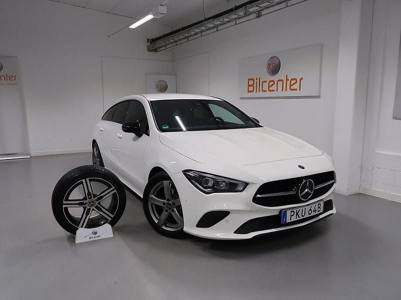 Vit Begagnad 2019 Mercedes CLA180 Sedan | 269 900 kr (Marknadspris) - Bild 1/3