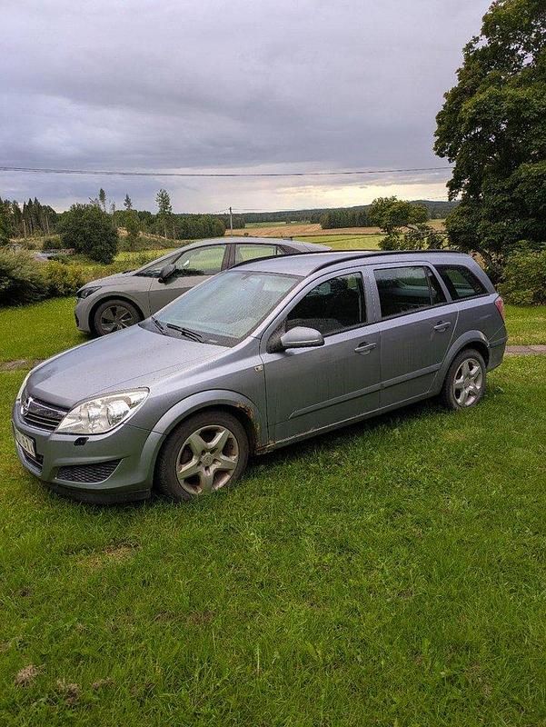 Grå Begagnad 2007 Opel Astra Kombi | 9 900 kr (Superpris) - Bild 1/3