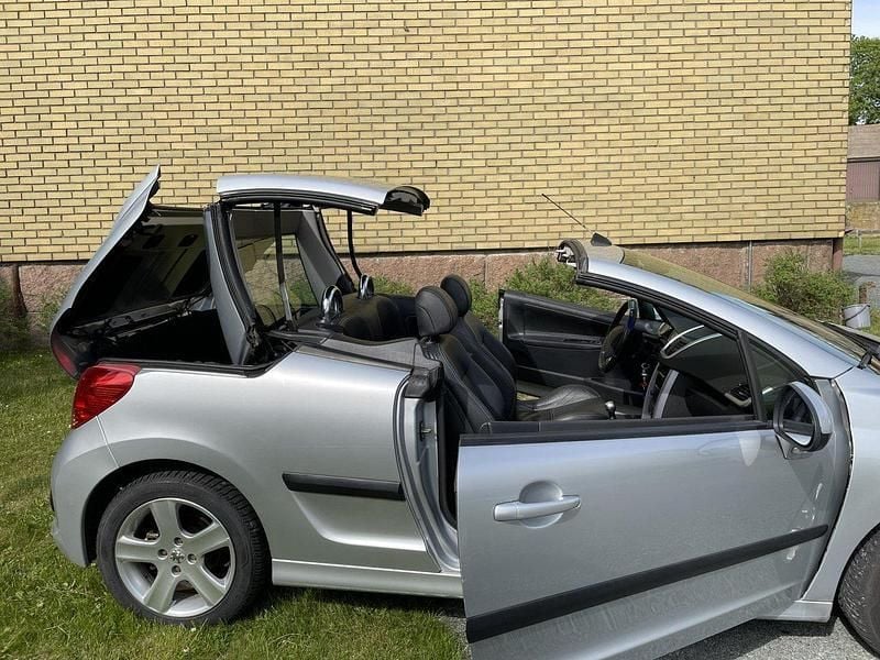 Grå Begagnad 2008 Peugeot 207 CC Cab | 35 000 kr (Bra pris) - Bild 1/4