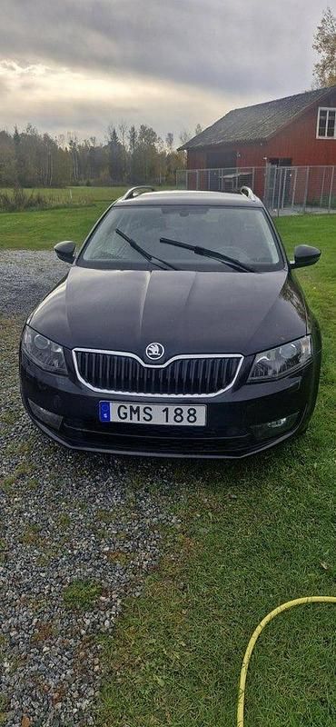 Svart Begagnad 2015 Skoda Octavia Sport Kombi | 60 500 kr (Bra pris) - Bild 1/4