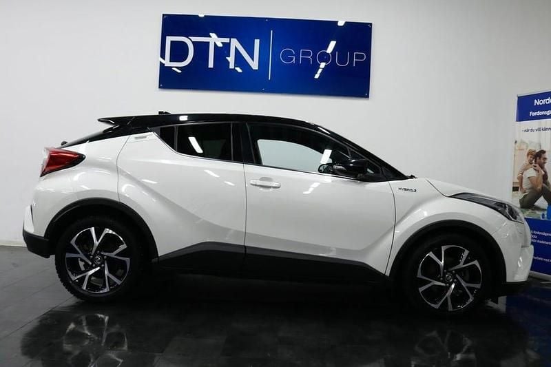 Begagnad Toyota C-HR Style 122 HK (89 kW) 2018 Vit SUV