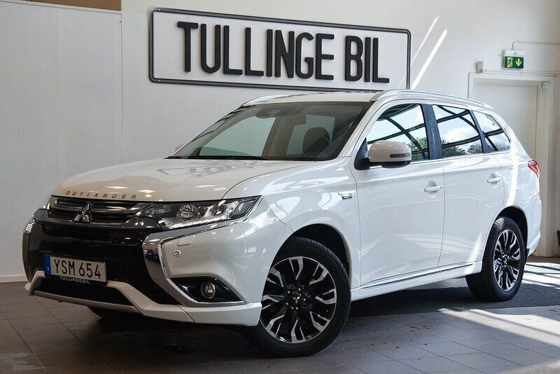 Vit Begagnad 2017 Mitsubishi Outlander P-HEV SUV | 194 900 kr (Marknadspris) - Bild 1/4