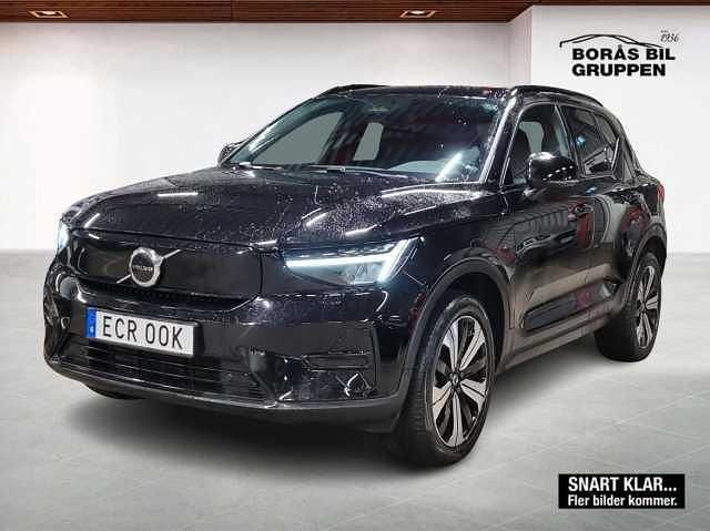 Svart Begagnad 2023 Volvo XC40 Core SUV | 329 000 kr - Bild 1/3