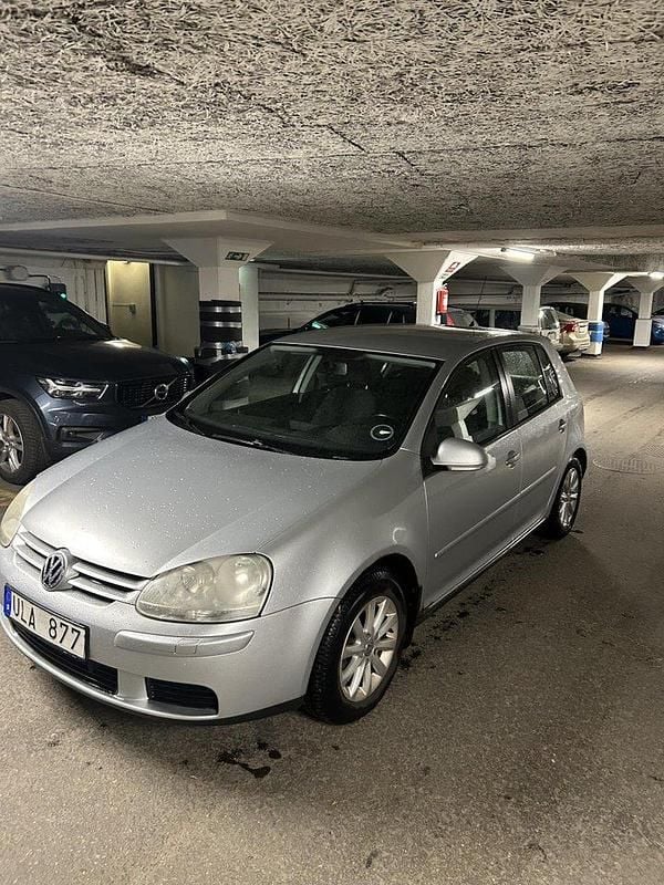 Silver Begagnad 2007 VW Golf V Trendline Halvkombi | 40 000 kr (Marknadspris) - Bild 1/4