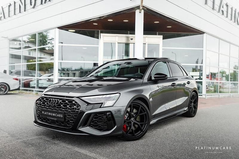 Begagnad 2023 Audi RS3 Sportback Design Halvkombi | 669 000 kr - Bild 1/4