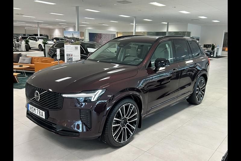 Röd Ny 2025 Volvo XC90 Ultra SUV | 959 900 kr (Marknadspris) - Bild 1/4