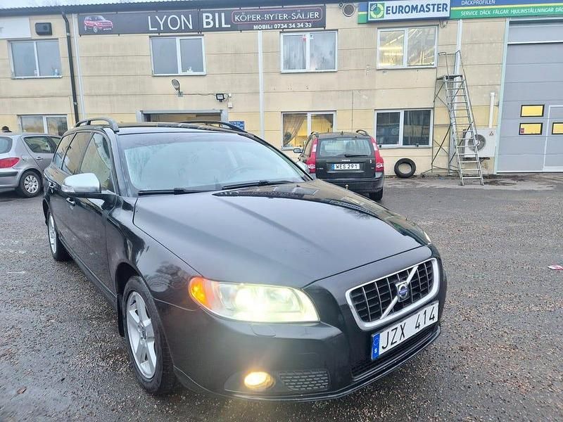 Svart Begagnad 2009 Volvo V70 Momentum Kombi | 36 900 kr (Lite dyr) - Bild 1/4
