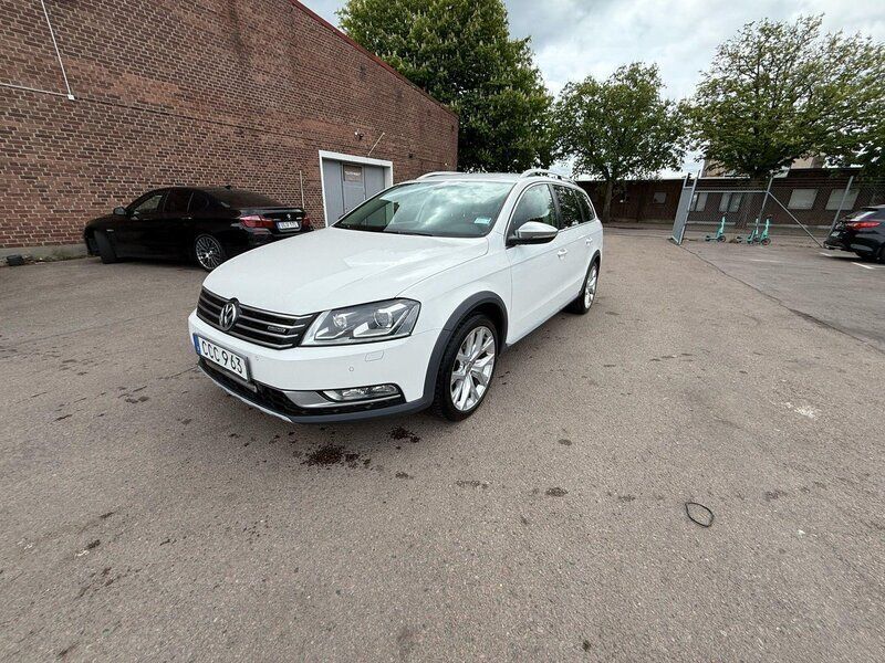 Vit Begagnad 2015 VW Passat Alltrack Kombi | 85 000 kr (Marknadspris) - Bild 1/4