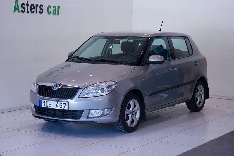 Ljusbrun Begagnad 2011 Skoda Fabia Elegance Halvkombi | 39 000 kr (Bra pris) - Bild 1/4