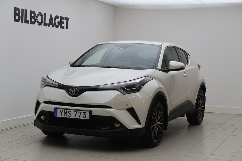 Vit Begagnad 2017 Toyota C-HR Executive SUV | 164 500 kr (Marknadspris) - Bild 1/4