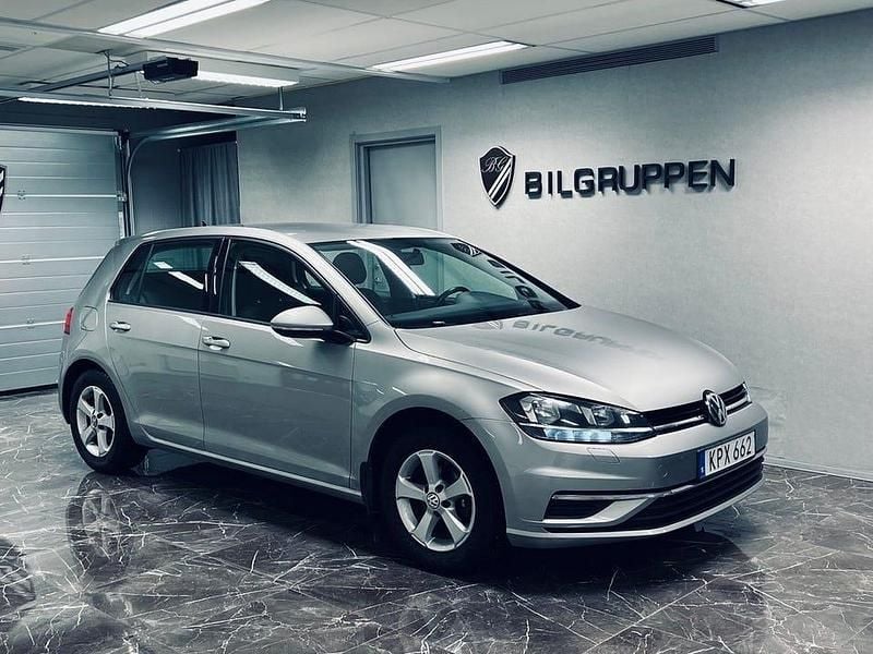 Begagnad VW Golf VII 110 HK (80 kW) 2018 Silver Halvkombi