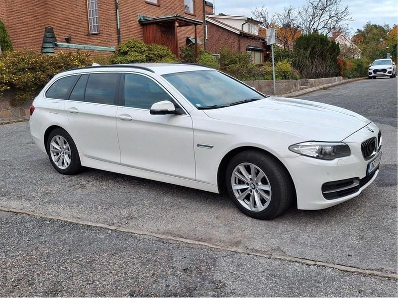 Vit Begagnad 2015 BMW 520 Kombi | 135 000 kr (Bra pris) - Bild 1/4