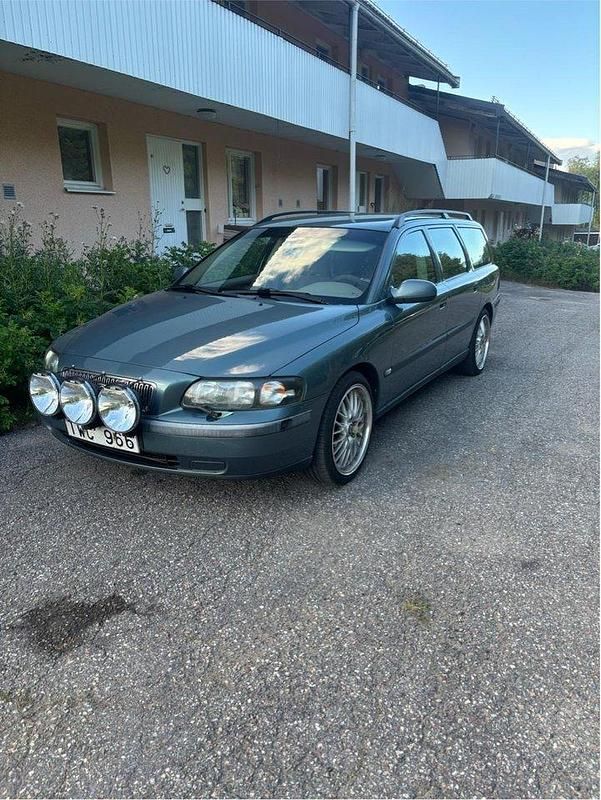 Grön Begagnad 2003 Volvo V70 Kombi | 19 000 kr (Marknadspris) - Bild 1/4