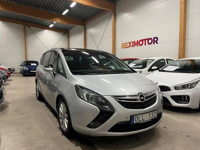 Begagnad Opel Zafira Tourer Business 165 HK (121 kW) 2012 Grå Minibuss