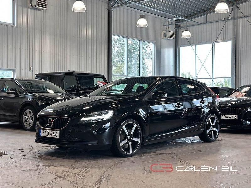 Svart Begagnad 2017 Volvo V40 Kombi | 204 900 kr (Dyr) - Bild 1/4