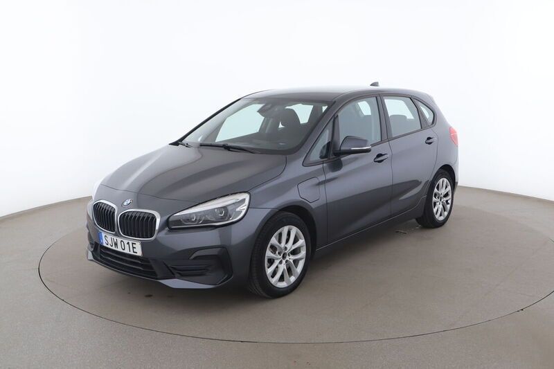 Grå Begagnad 2020 BMW 225 Active Tourer Advantage Minibuss | 214 000 kr - Bild 1/4