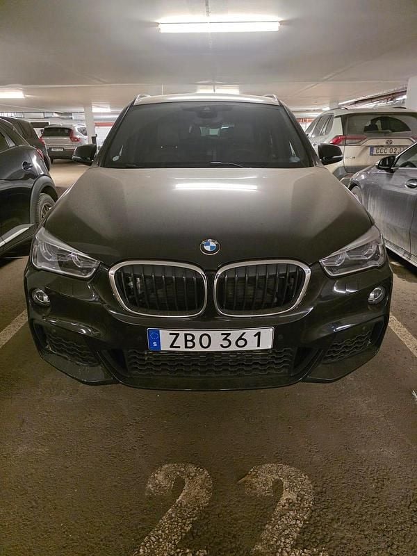 Begagnad 2018 BMW X1 SUV | 289 000 kr (Marknadspris) - Bild 1/4