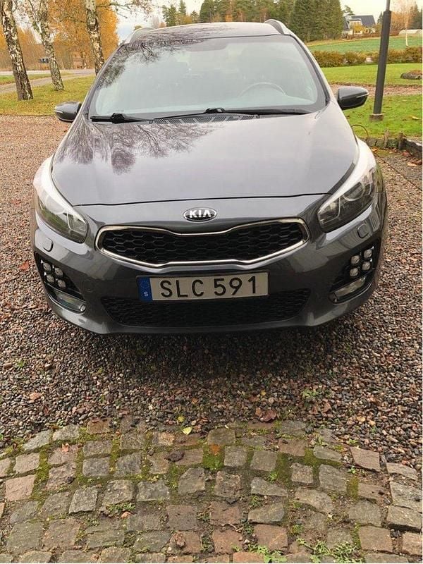 Grå Begagnad 2016 Kia Ceed Sportswagon GT-Line Kombi | 110 000 kr (Marknadspris) - Bild 1/4
