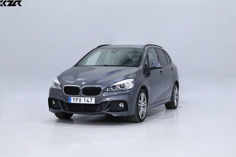 Grå Begagnad 2017 BMW 225 M Sport Minibuss | 179 800 kr - Bild 1/4