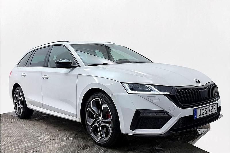 Begagnad Skoda Octavia Comfort 245 HK (180 kW) 2021 Vit Kombi