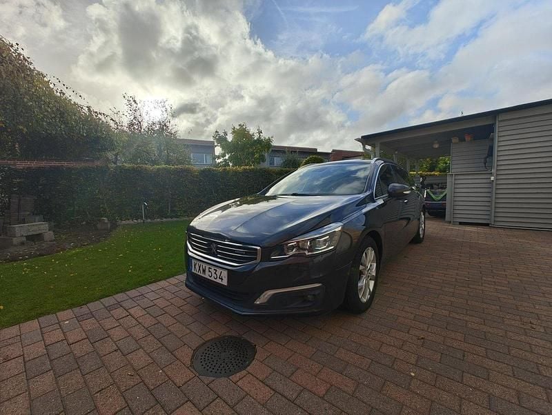 Grå Begagnad 2016 Peugeot 508 Kombi | 109 900 kr (Marknadspris) - Bild 1/4