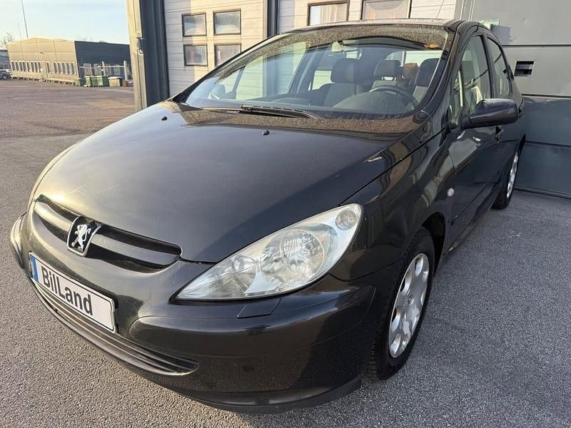 Svart Begagnad 2005 Peugeot 307 Halvkombi | 23 900 kr (Marknadspris) - Bild 1/4