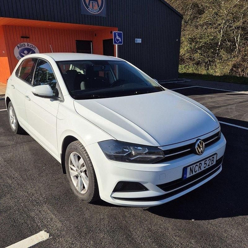 Vit Begagnad 2020 VW Polo Halvkombi | 145 000 kr (Marknadspris) - Bild 1/4