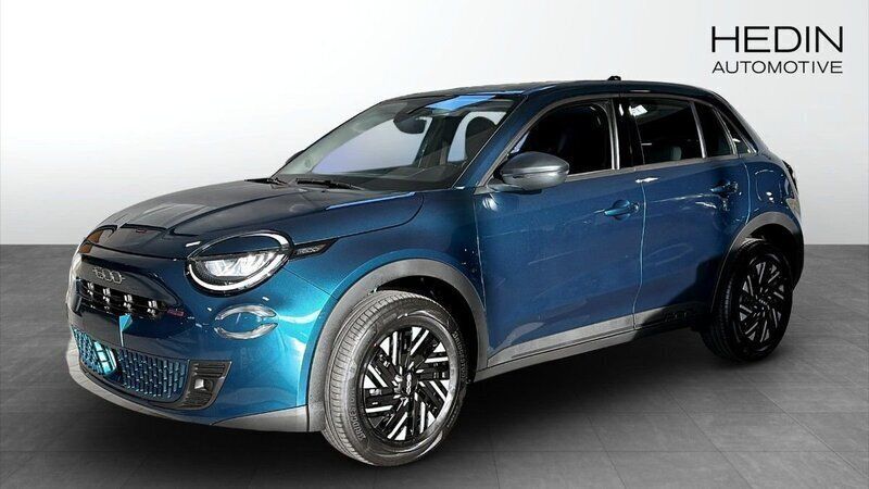 Blå Ny 2024 Fiat 600 Pop Halvkombi | 282 800 kr (Superpris) - Bild 1/4