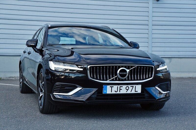 Begagnad Volvo V60 Inscription 392 HK (288 kW) 2019 Svart Kombi