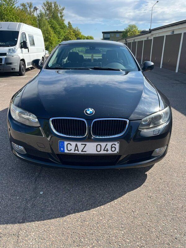 Svart Begagnad 2010 BMW 320 Comfort Edition Sportkupé | 109 000 kr (Dyr) - Bild 1/4