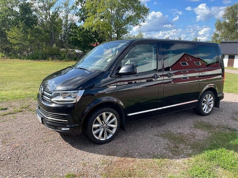 Svart Begagnad 2017 VW Multivan Highline Minibuss | 315 000 kr (Marknadspris) - Bild 1/4