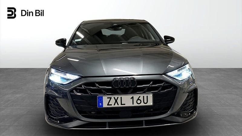 Begagnad Audi A3 S-Line 177 HK (130 kW) 2025 Daytonagrå pärleffekt Sedan