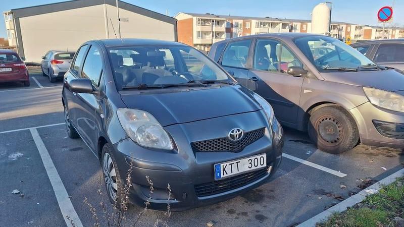 Begagnad 2008 Toyota Yaris Halvkombi | 28 000 kr (Bra pris) - Bild 1/4