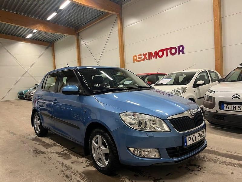 Begagnad Skoda Fabia Elegance 86 HK (63 kW) 2013 Blå Halvkombi