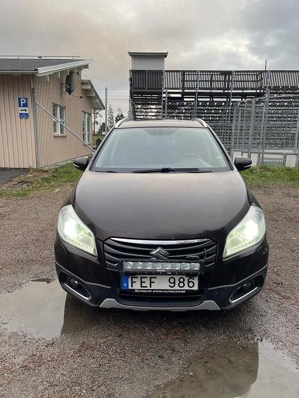 Brun Begagnad 2014 Suzuki SX4 S-Cross Kombi | 79 000 kr (Superpris) - Bild 1/4