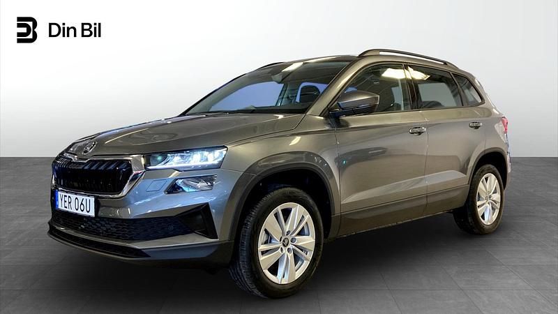 Grå Ny 2026 Skoda Karoq SUV | 387 400 kr (Lite dyr) - Bild 1/4