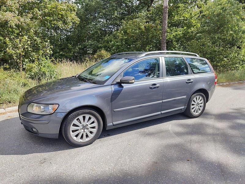 Grå Begagnad 2004 Volvo V50 Kombi | 10 000 kr (Marknadspris) - Bild 1/1
