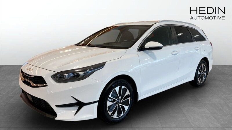 Vit (white) Ny 2025 Kia Ceed Sportswagon Advance Kombi | 292 456 kr (Marknadspris) - Bild 1/4