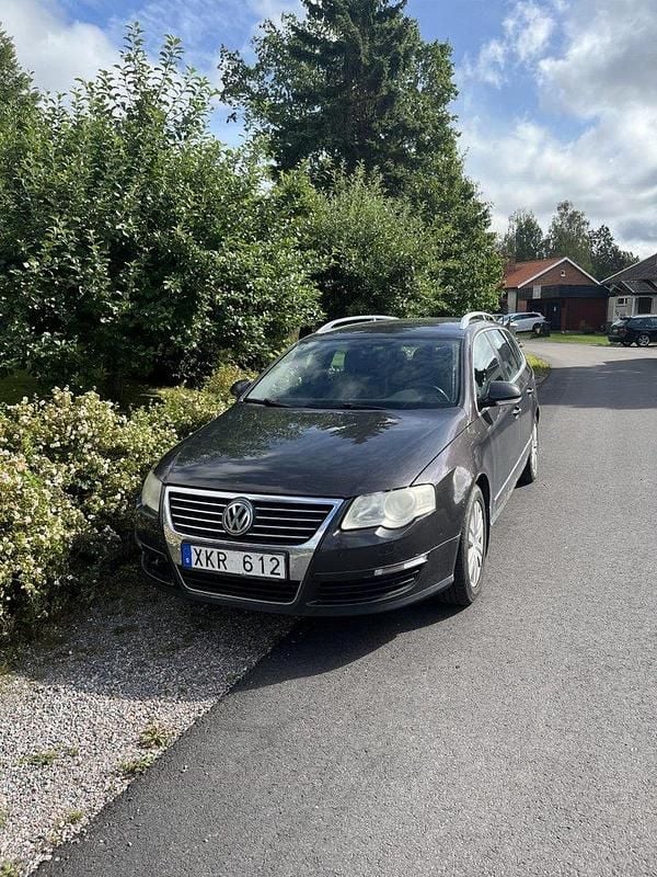 Brun Begagnad 2006 VW Passat Kombi | 19 999 kr (Superpris) - Bild 1/4