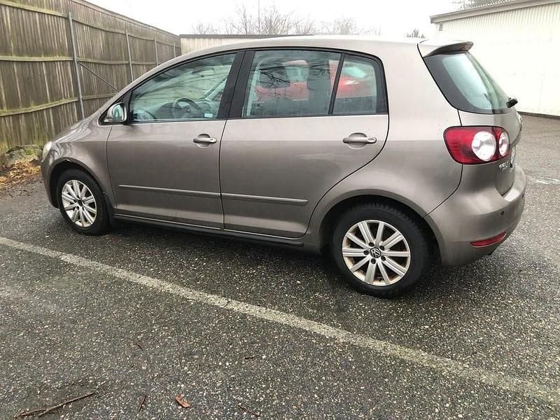 Begagnad VW Golf Plus Cross 122 HK (89 kW) 2012 Brun Minibuss