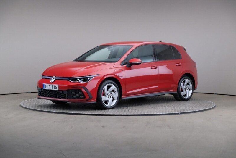 Röd (red) Begagnad 2021 VW Golf VIII Advance Halvkombi | 275 000 kr (Bra pris) - Bild 1/4