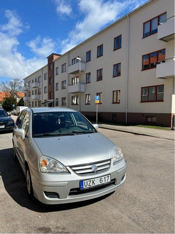 Silver Begagnad 2004 Suzuki Liana Halvkombi | 32 000 kr (Lite dyr) - Bild 1/4
