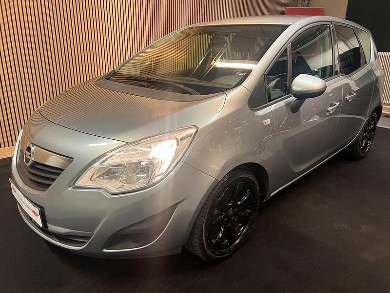 Grå Begagnad 2011 Opel Meriva Enjoy Minibuss | 39 900 kr (Marknadspris) - Bild 1/4