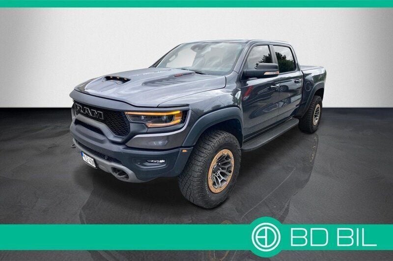 Grå (gråmetallic) Begagnad 2022 Dodge Ram SE Pickup | 1 299 900 kr - Bild 1/3