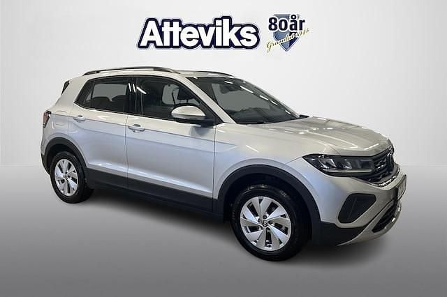Silver Begagnad 2024 VW T-Cross Life SUV | 214 900 kr (Marknadspris) - Bild 1/4