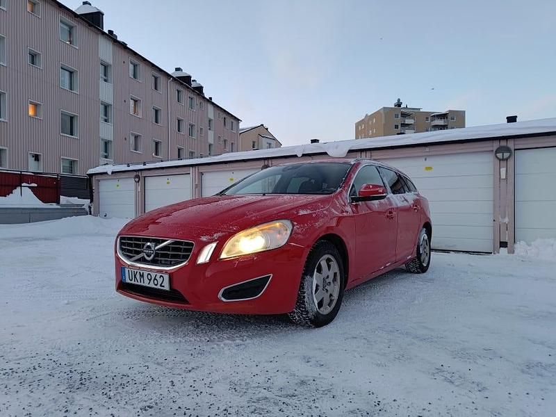 Begagnad 2012 Volvo V60 Kombi | 65 000 kr (Bra pris) - Bild 1/4