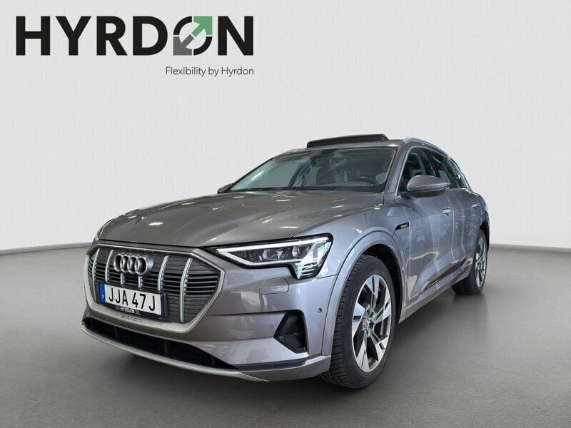 Grå Begagnad 2019 Audi e-tron Comfort SUV | 259 000 kr (Marknadspris) - Bild 1/4