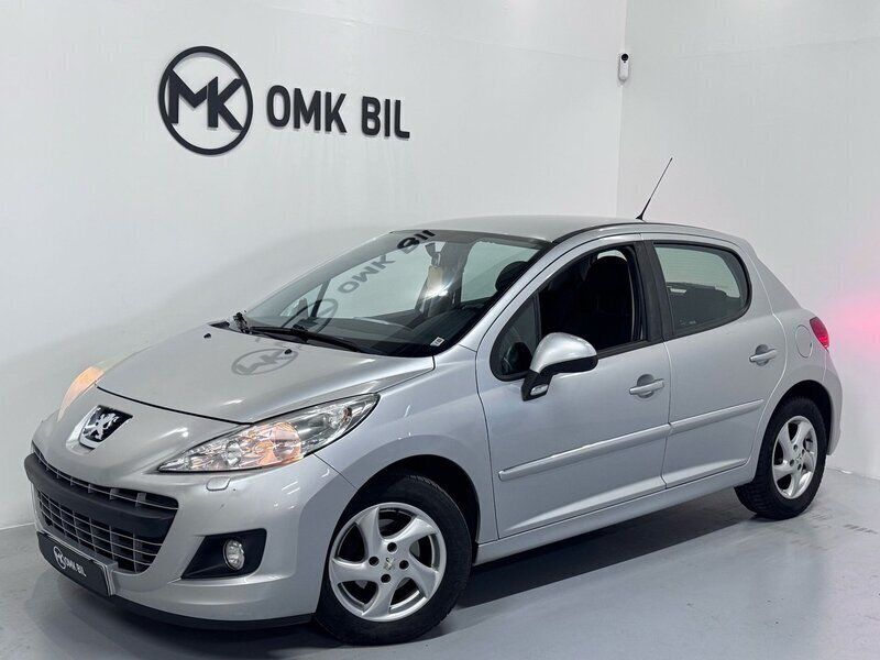 Ljusgrå Begagnad 2011 Peugeot 207 Halvkombi | 34 900 kr (Marknadspris) - Bild 1/4
