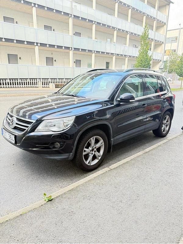 Svart Begagnad 2011 VW Tiguan Track & Field SUV | 95 000 kr (Marknadspris) - Bild 1/4